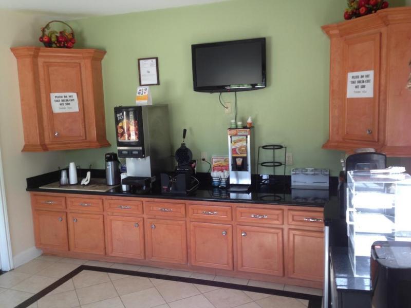 Scottish Inn And Suites אלווין מראה חיצוני תמונה