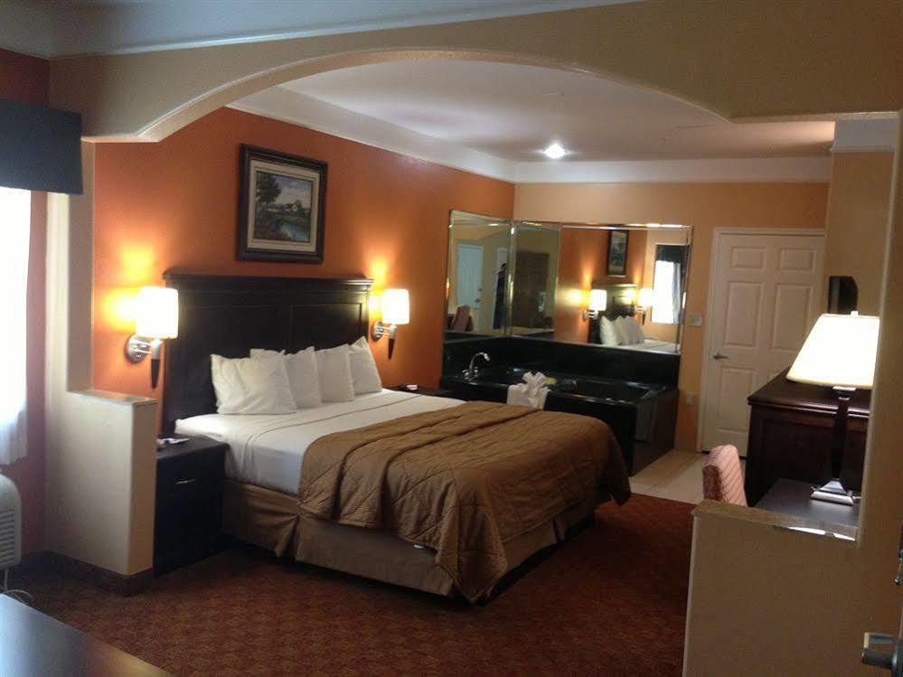 Scottish Inn And Suites אלווין מראה חיצוני תמונה